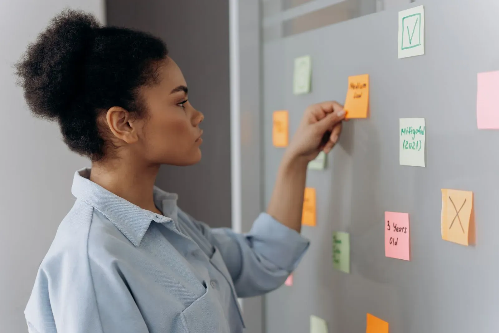 Équipe marketing qui priorise le plan d'action issu d'un audit SEO